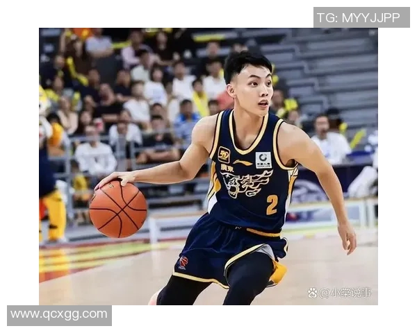 徐杰挑战草根球员展现超强基本功全场观众为之欢呼致敬